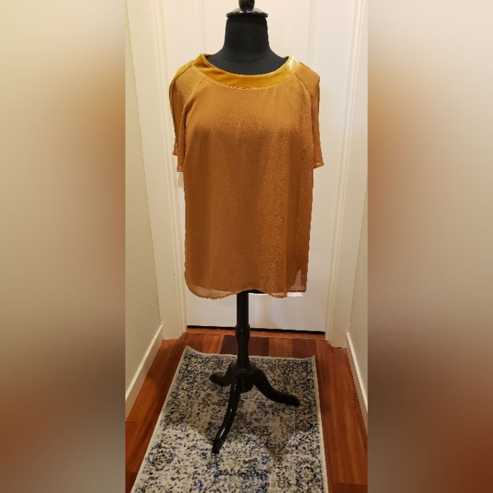 Chic Ava & Viv Women's Fully Lined Gold Blouse W/ Velour Trim
